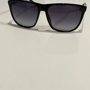 Classic Black Square Sunglasses with Gradient Lenses